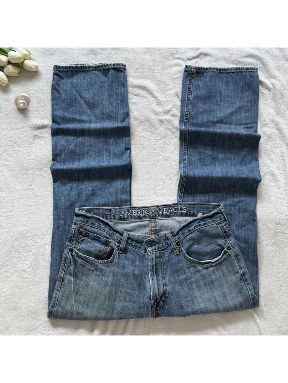 American Eagle relaxed denim jeans